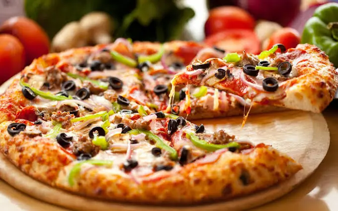 Cafe Little Karachi Special Pizza